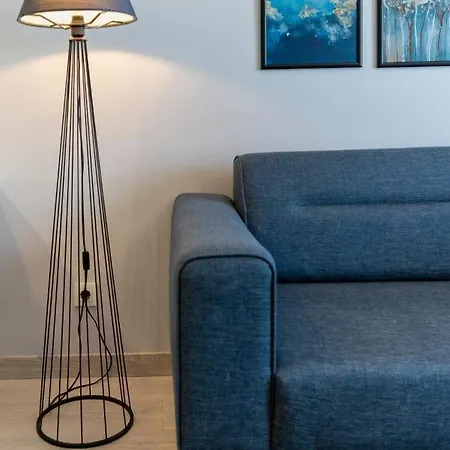Stylish Urban Apt- Soak Up The City's Vibes *