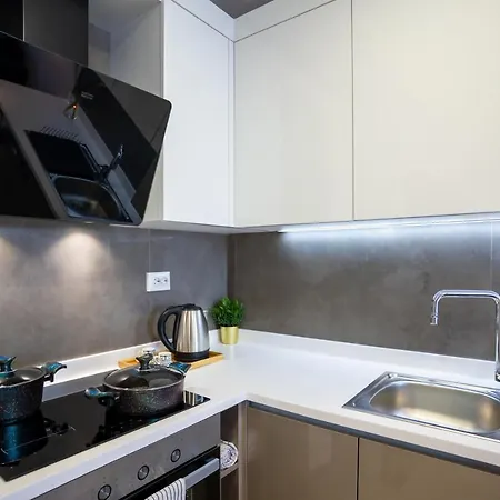 Stylish Urban Apt- Soak Up The City's Vibes *